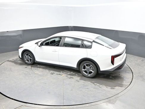 Used 2025 Kia K4 LXS image 40