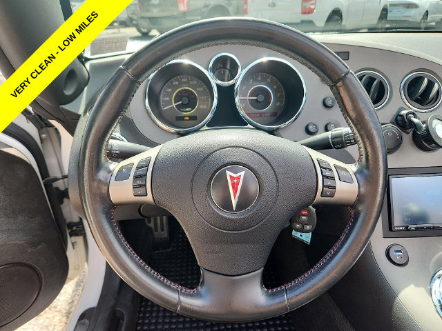 Used 2008 Pontiac Solstice GXP w/ Premium Package RWD image 10