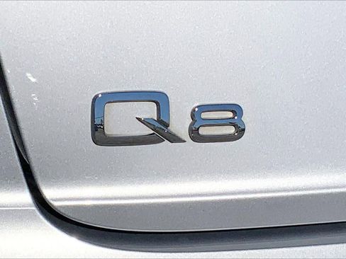 Used 2022 Audi Q8 Premium image 33