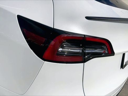 Used 2021 Tesla Model Y Long Range image 27