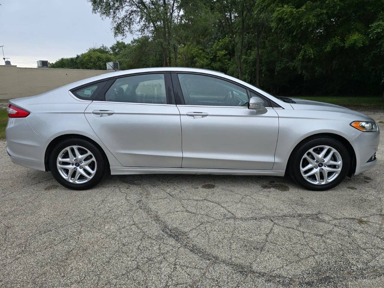 Used 2013 Ford Fusion SE FWD image 4