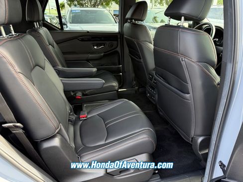 Certified 2025 Honda Pilot TrailSport image 10