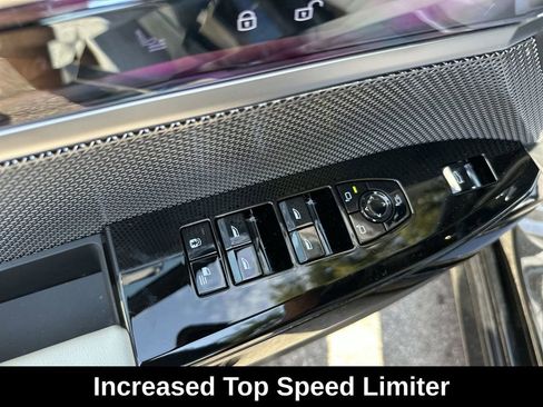 Used 2024 BMW 760i xDrive w/ Executive Package image 18