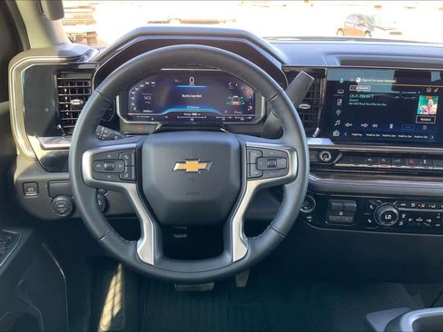 Used 2025 Chevrolet Silverado 1500 LT image 5