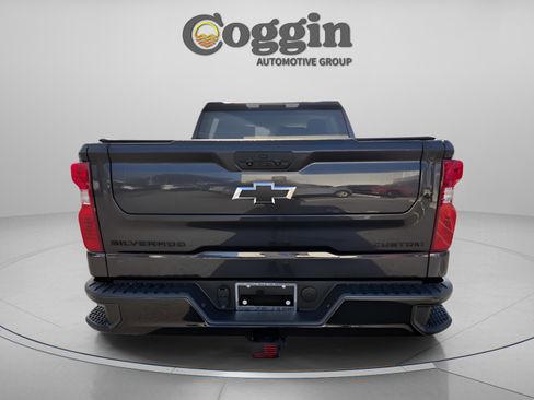 Used 2024 Chevrolet Silverado 1500 Custom Trail Boss w/ LPO, Dark Essentials Package image 3