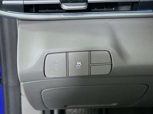 Used 2024 Hyundai Elantra SEL image 17