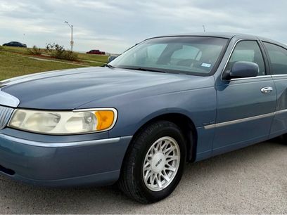 Used 1999 Lincoln Town Car Signature