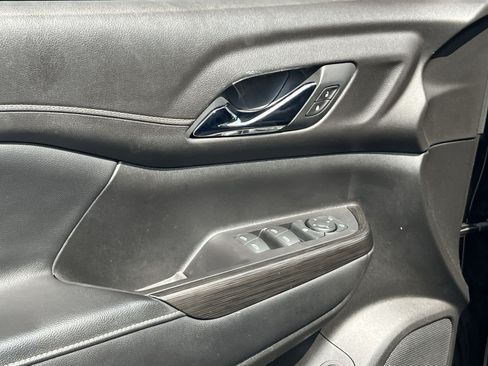 Used 2019 GMC Acadia SLT w/ Black Edition FWD image 15