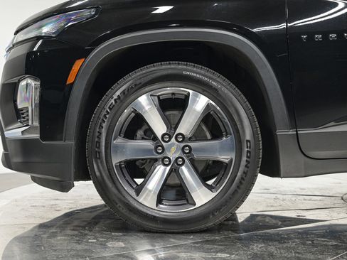 Used 2023 Chevrolet Traverse LT w/ LT Premium Package image 3