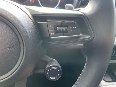 Used 2024 Porsche Cayenne image 34