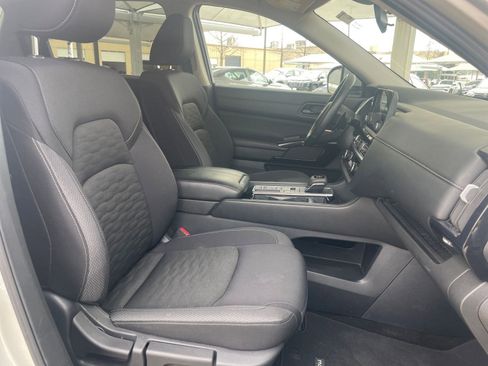 Used 2025 Nissan Pathfinder SV image 40