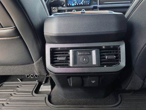 Used 2024 Ford F250 Platinum image 15