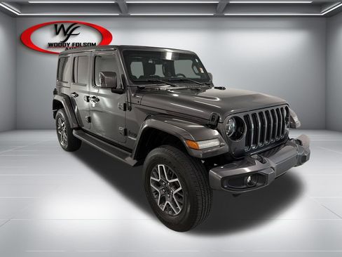Used 2021 Jeep Wrangler Unlimited Sahara AWD/4WD image 3