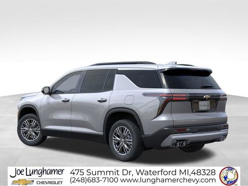 New 2026 Chevrolet Traverse LT w/ Driver Confidence Package AWD/4WD image 3