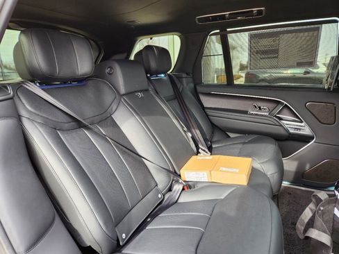 New 2025 Land Rover Range Rover Long Wheelbase Autobiography image 11