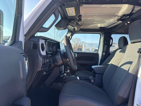Used 2025 Jeep Wrangler Sahara w/ Safety Group AWD/4WD image 11