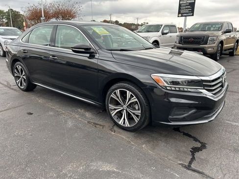 Certified 2020 Volkswagen Passat 2.0T SEL image 5