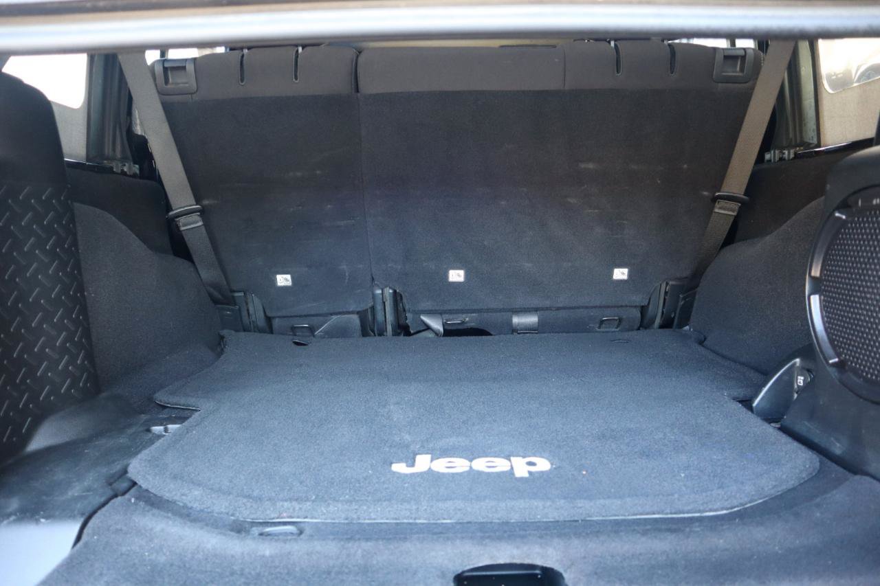 Used 2014 Jeep Wrangler Unlimited Rubicon w/ Connectivity Group AWD/4WD image 51