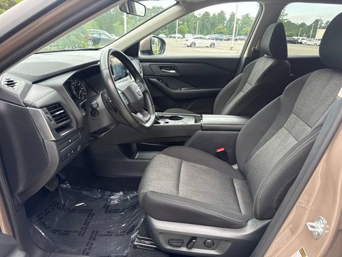 Used 2025 Nissan Rogue SV FWD image 12