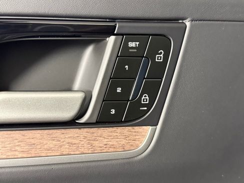 Certified 2025 Porsche Cayenne S image 27