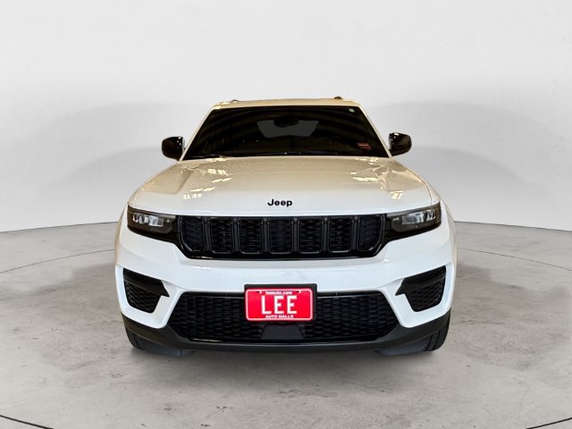 Used 2023 Jeep Grand Cherokee Altitude AWD/4WD image 9