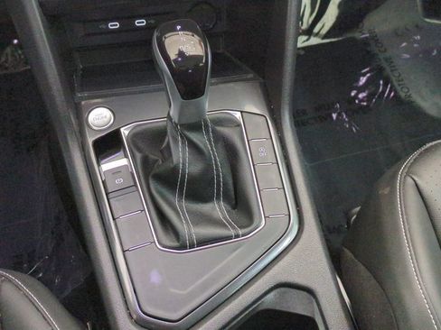 Used 2023 Volkswagen Tiguan SE w/ Panoramic Sunroof Package FWD image 12