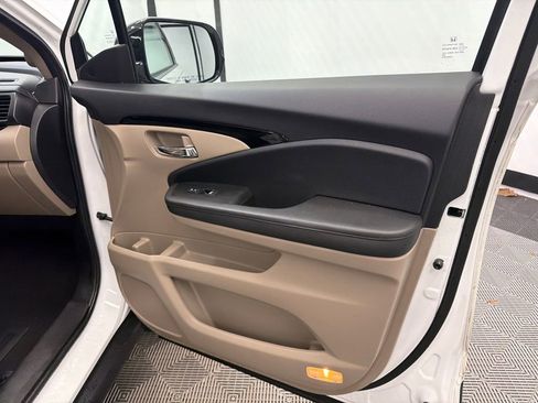 Used 2022 Honda Pilot Touring image 16