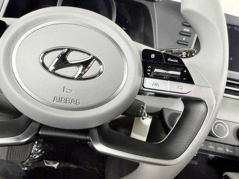 Used 2022 Hyundai Elantra SE FWD image 53