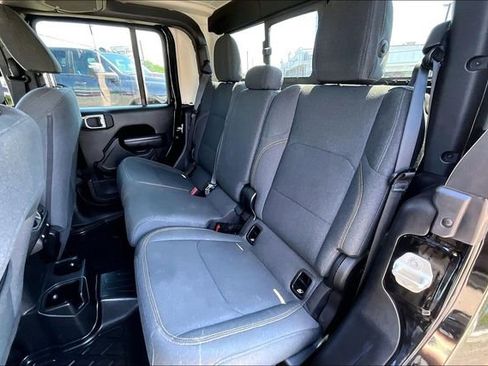 Used 2024 Jeep Gladiator Sport AWD/4WD image 18