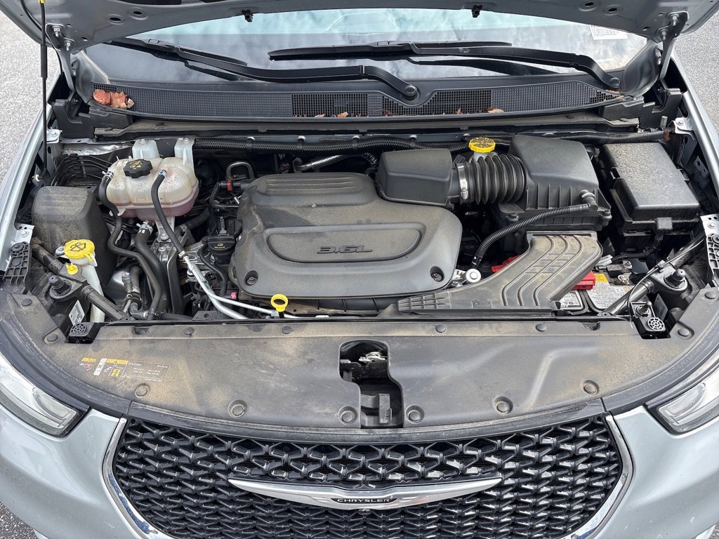 Used 2023 Chrysler Pacifica Touring-L FWD image 23