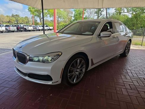 Used 2019 BMW 740i w/ Executive Package RWD image 3