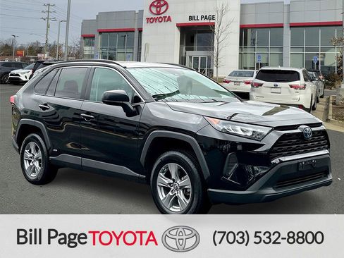 Used 2022 Toyota RAV4 LE image 1