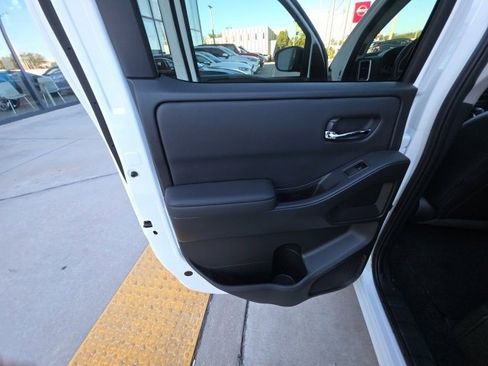 Used 2024 Nissan Frontier SL w/ Technology Package image 22