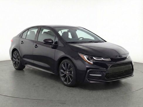 Used 2021 Toyota Corolla SE image 3