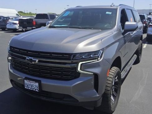 Used 2021 Chevrolet Suburban RST AWD/4WD image 3