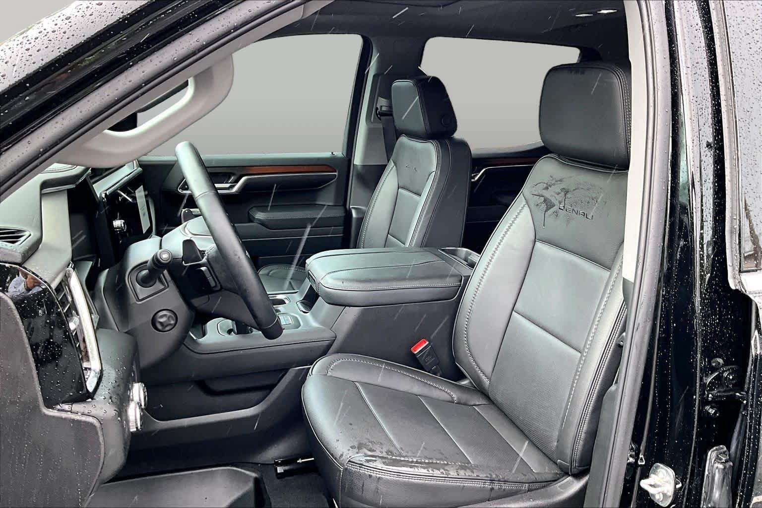Used 2025 GMC Sierra 1500 Denali w/ Denali Reserve Package AWD/4WD image 8