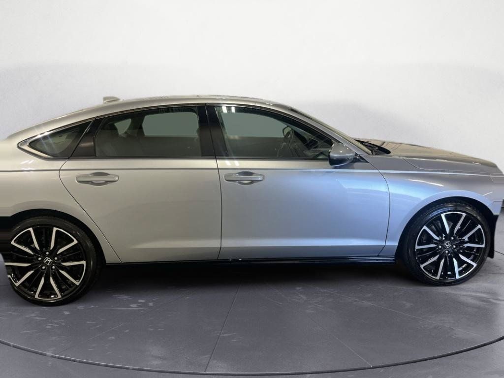 Used 2025 Honda Accord Touring image 4