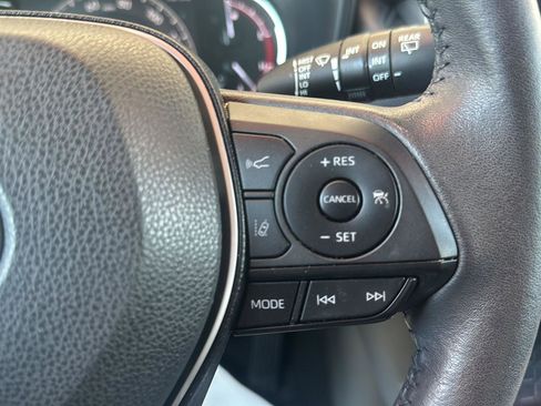 Used 2023 Toyota RAV4 XLE Premium image 27