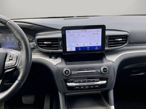 Used 2020 Ford Explorer XLT w/ Equipment Group 202A image 13