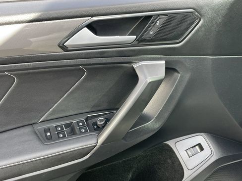 Used 2022 Volkswagen Tiguan SE image 29