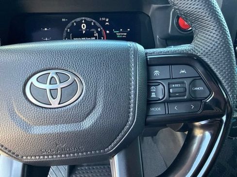 Used 2025 Toyota Tacoma TRD Off-Road AWD/4WD image 45