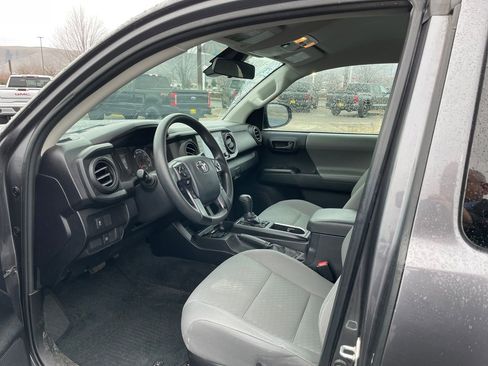 Used 2020 Toyota Tacoma SR w/ SX Package image 10