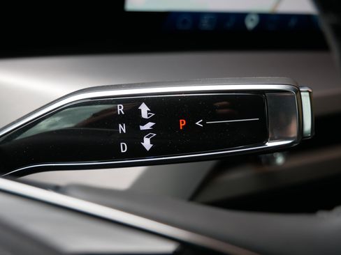 Certified 2026 Cadillac Vistiq Platinum AWD/4WD image 23