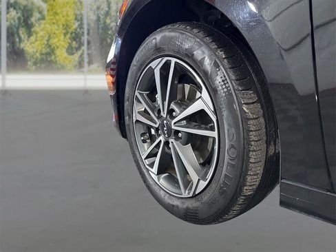Used 2023 Kia Forte LXS image 18