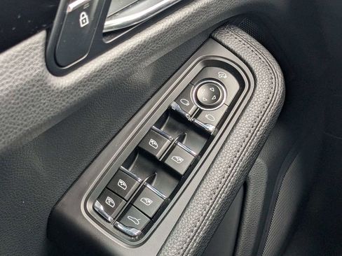 Used 2023 Porsche Macan AWD/4WD image 21