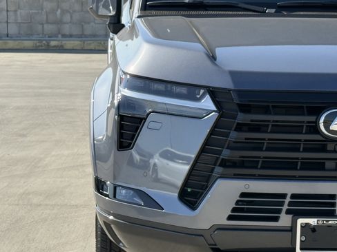 New 2026 Lexus GX 550 AWD/4WD image 7
