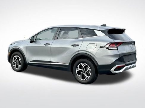 Used 2024 Kia Sportage LX image 9
