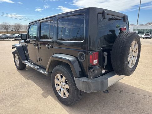 Used 2015 Jeep Wrangler Unlimited Sahara w/ Connectivity Group image 5