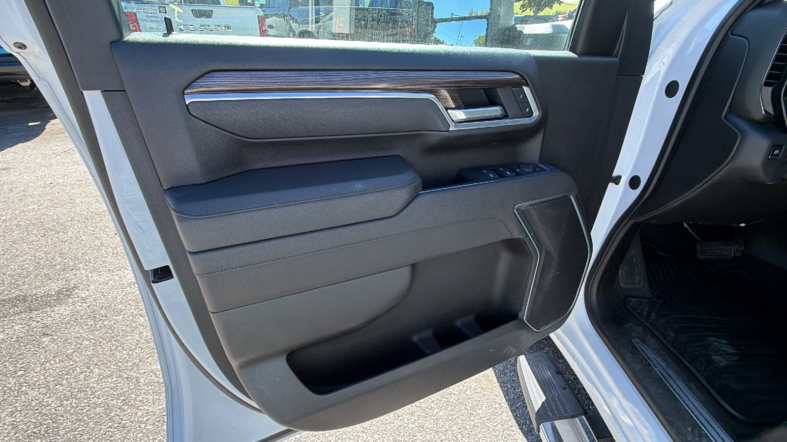 Used 2025 Chevrolet Silverado 2500 LT w/ Convenience Package AWD/4WD image 14