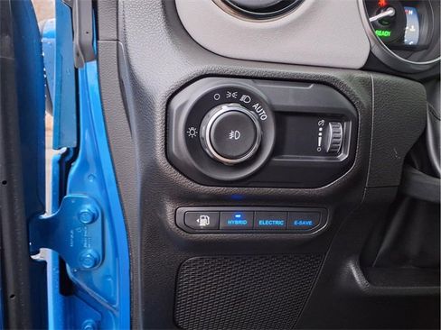 Used 2023 Jeep Wrangler Unlimited Sahara image 18